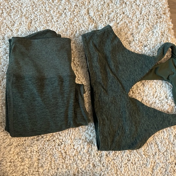 Alo Yoga Green Set size Small - Picture 1 of 3